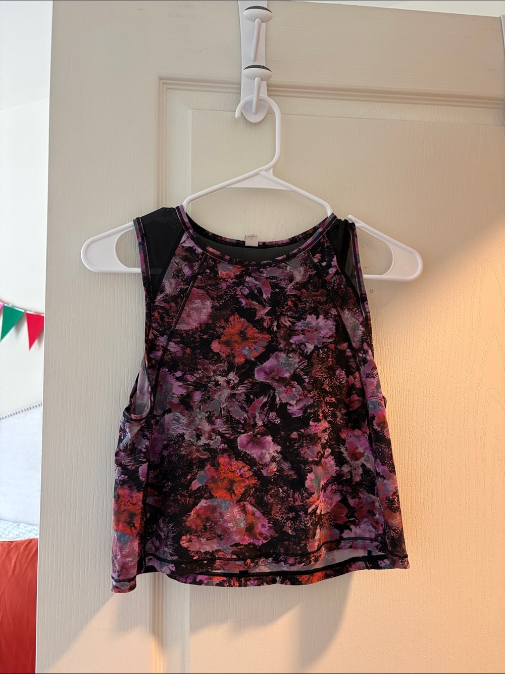LULU LEMON TANK SIZE 4